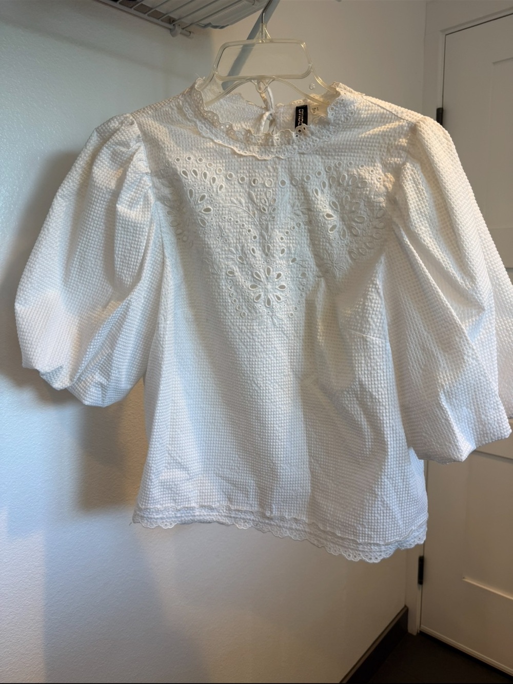 H&M White Eyelet Puff-Sleeve Blouse